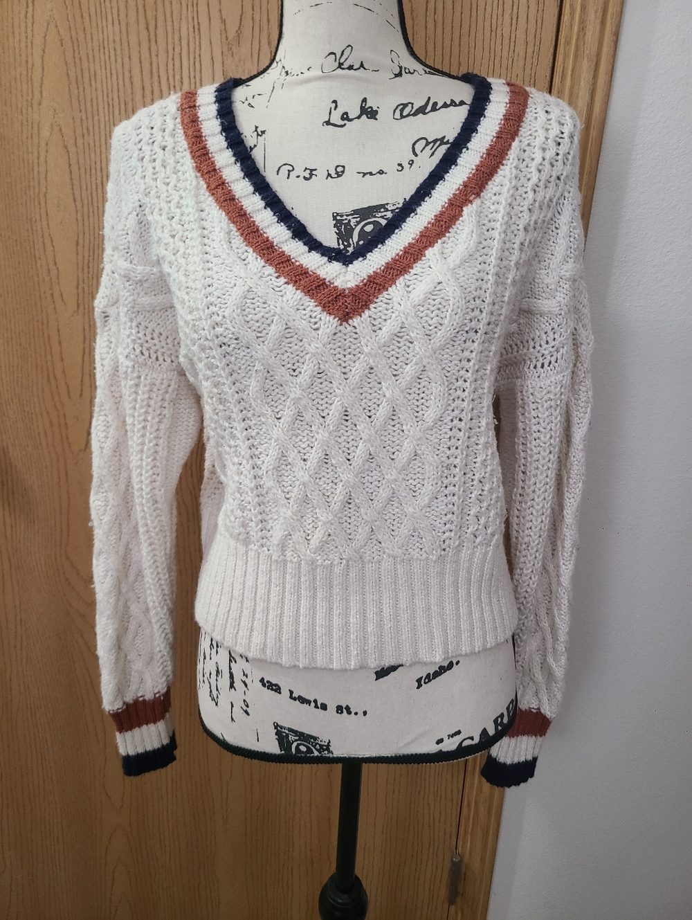 American Eagle Preppy Varsity Chunky Knit Cropped Striped V-neck Sweater